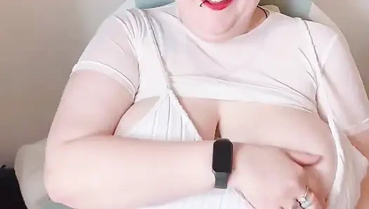 POV Roleplay: Riesige Titten Blankziehen, Während Sie Ein Spiel Spielen