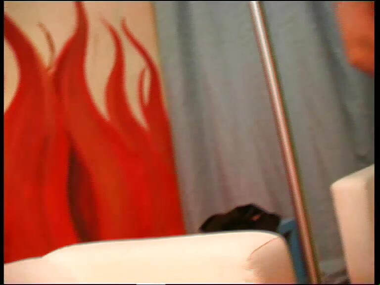 Mông nghiệp dư tròn trịa trong một tình huống nóng bỏng ba người!