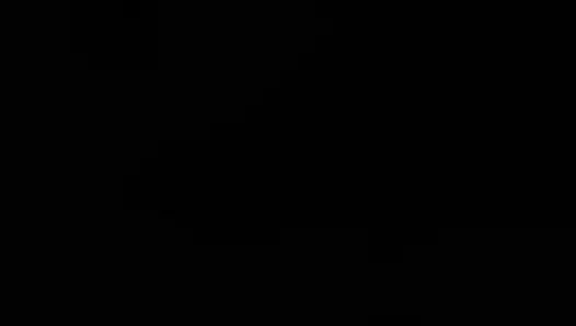 Hinter ihrem großen hintern und hübschen füßen und blau