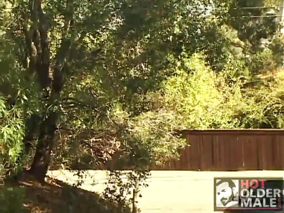 B.Y.O.B.: Tuđa spavaća soba