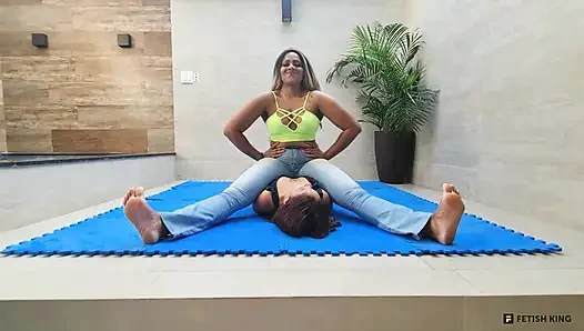 Chest Sitting - Strong Legs and Muscles Lebian Fight Girls