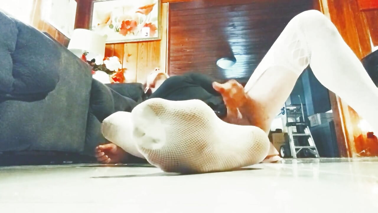 Sissyding huge dildo
