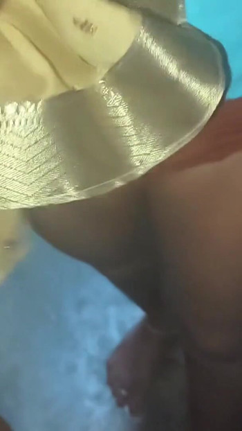 Χωριάτισσα ki φίλη κορίτσι ki Desi σκυλάκι θέση μου thukai | Κλιπ 1