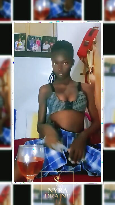 Pureté sans capote : une Ougandaise excitée supplie pour avoir des bites et leur sperme