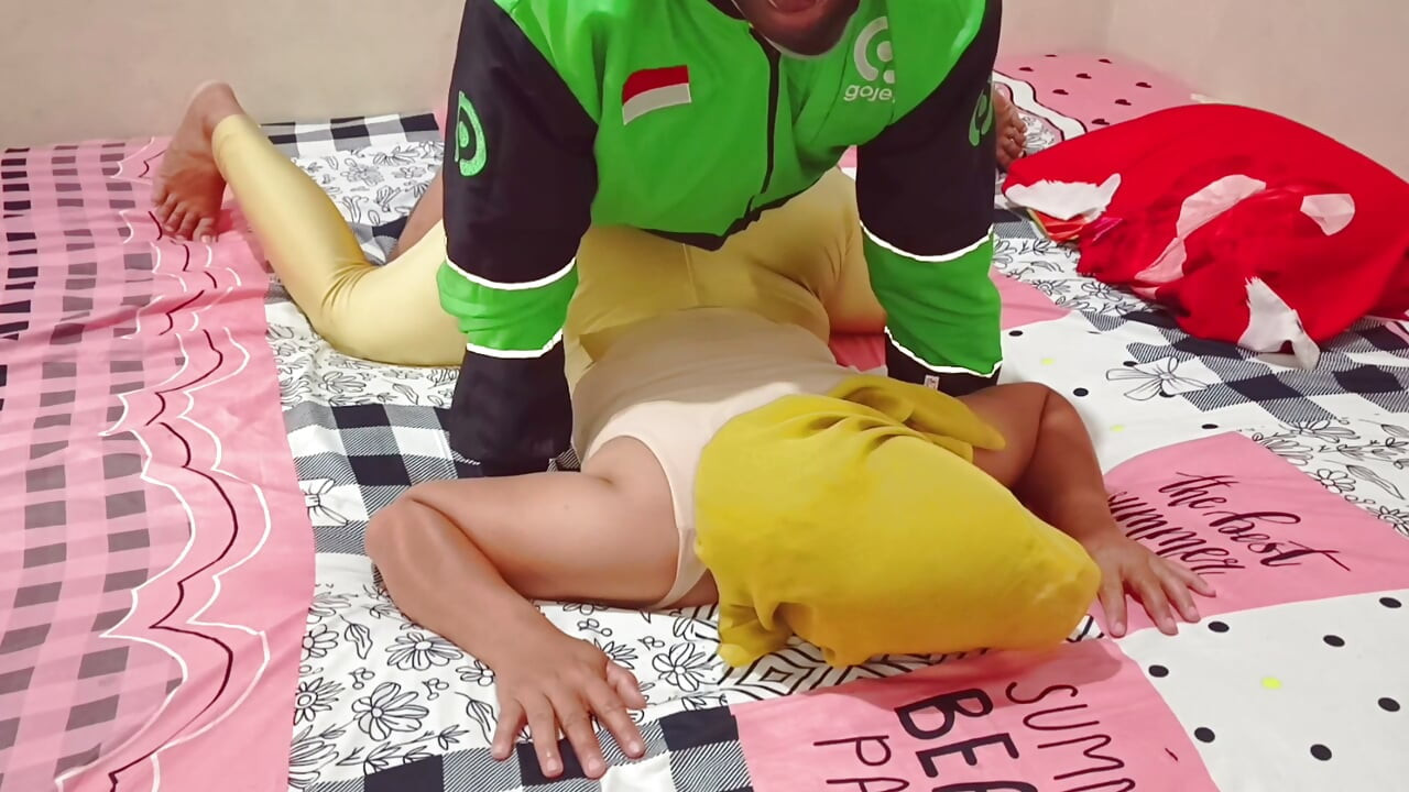 A pretty married woman gets pranked by a ride hailing driver, leading to them having sex - Full videos indonesian viral
