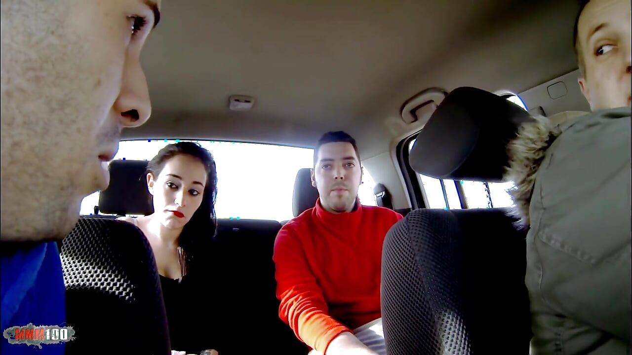 Nena española Vania Flores mamada y garganta profunda - corrida amateur hardcore