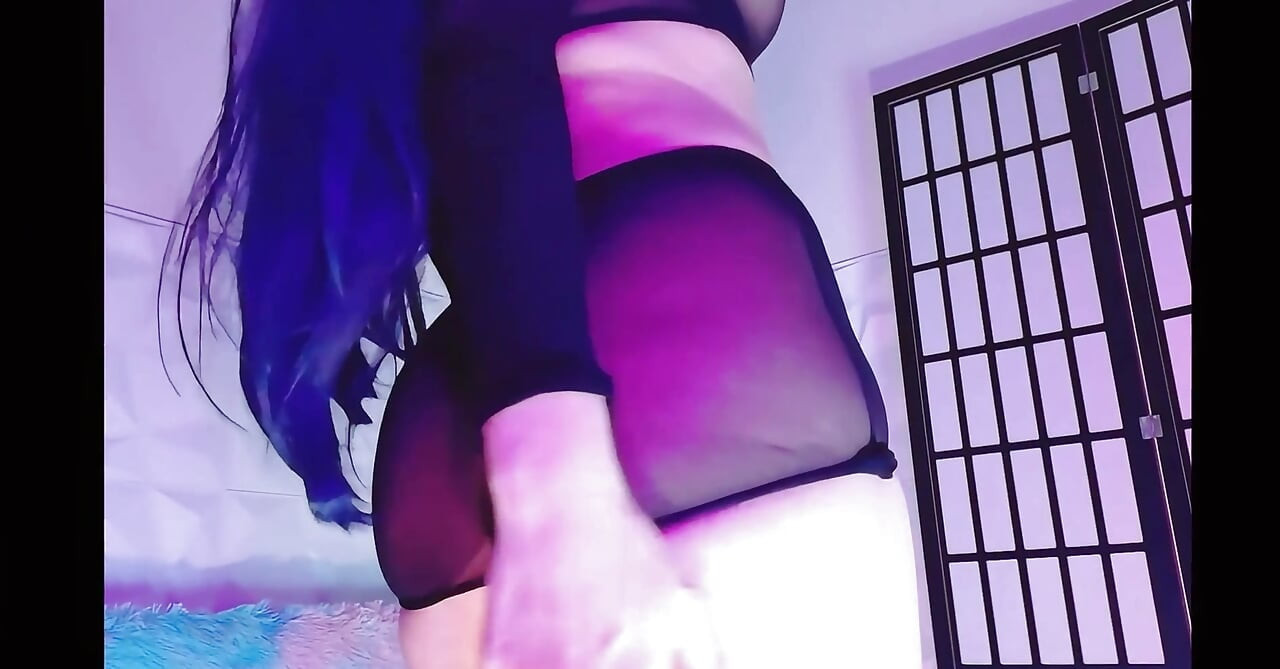 Beni izle ve benimle mastürbasyon yaparsan parmaklarımı yalama şeklime bayılacaksın.