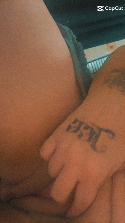 Pretty lil pink pussy