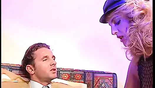 Omg! Blonde Krankenschwester Mit Dicken Titten Wird Vom Patienten Im Schlafzimmer Hart Gefickt