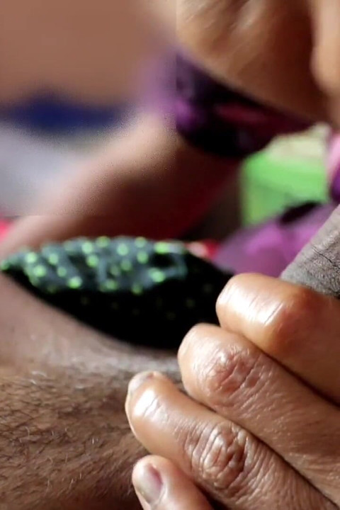 भारतीय मल्लू मुलगी तिच्या पतीचा लिंग तोंडात घालते