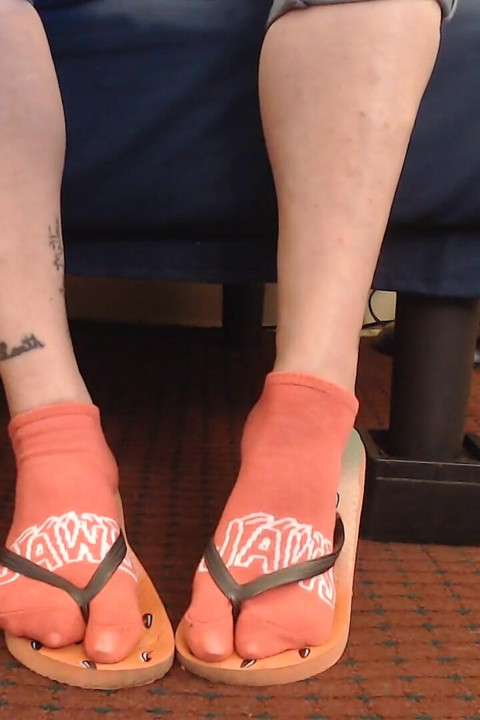 Kaus kaki merah flipflop merah semangka