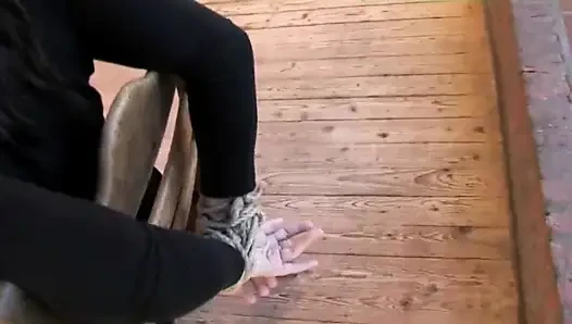 Увязали на стуле