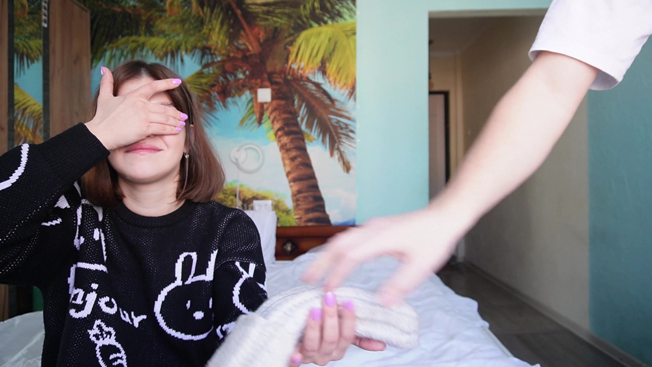 流行的在线游戏在视频博客期间变成继兄弟和继妹之间的性爱