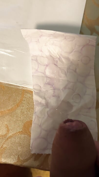 Earl Smile Big Cumshot Heavy Load On Toilet Paper