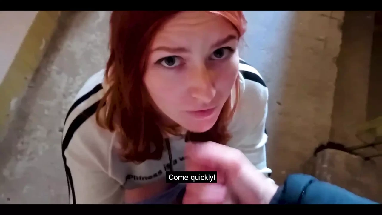 父母在家时在楼梯间操我 - 吞下所有的精子 - 第一人称视角