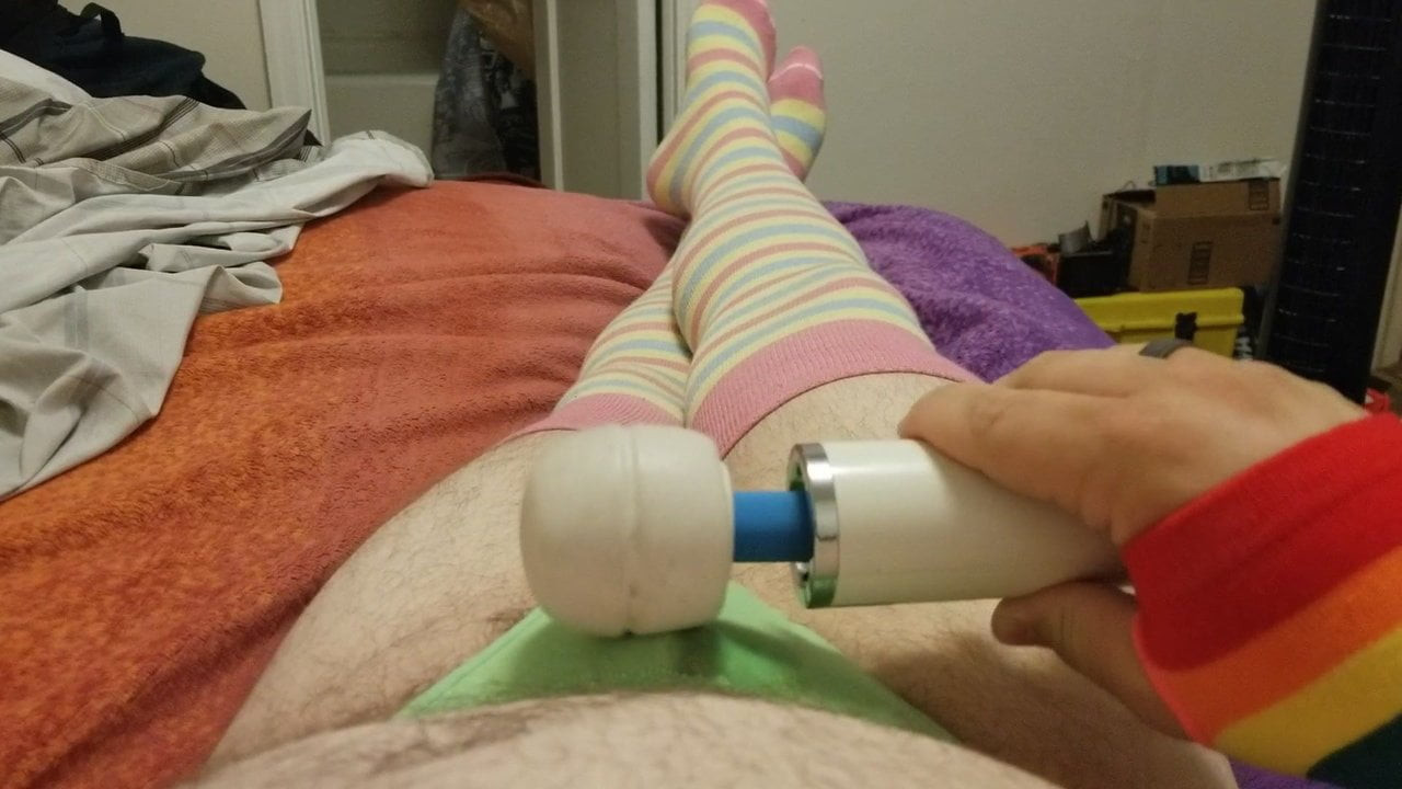 Cumming w moich uroczych zielonych majtkach