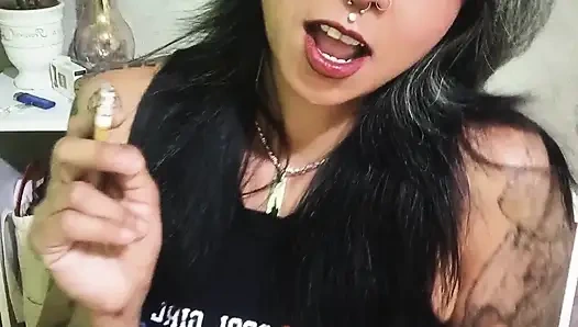 Конь курит со мной