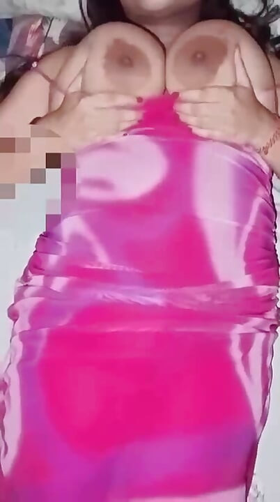 Sexy Desi Big Boobies Bhabhi Model Shoot