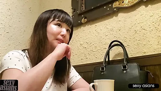 Merak uyanıyor. Bebek yüzlü evli kadın yine hassas ellere aşık oluyor