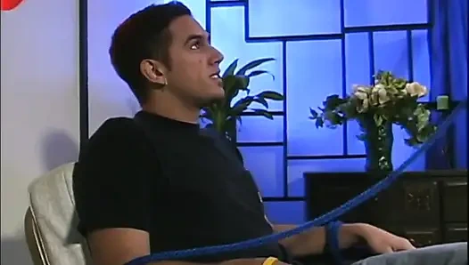 Огромный черный член в сексуальной киске блондинки кончает в рот