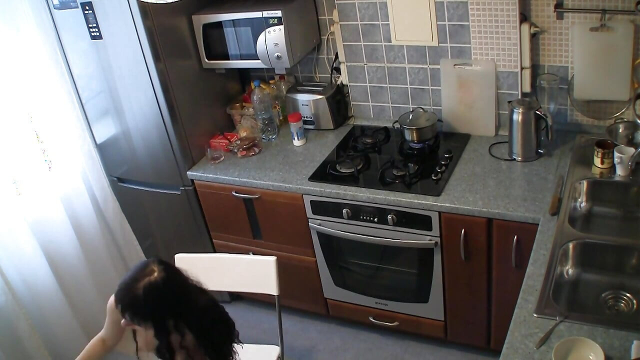 Naked MILF Is Cooking Something in the Kitchen