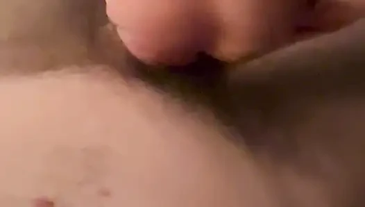 Oral seks, Gucci, Asyalı hepsini gırtlağına kadar alıyor, emiyor, yalıyor, evli kadın yatak odasında ağzındaki sert yarağı seviyor - xxxx