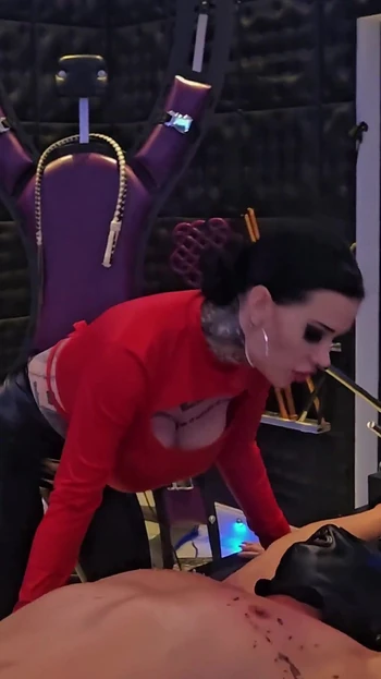 Miss Alessa Milano Cigarette Violet Wand on the Rack Suite Teil 2