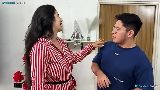 Cewek semok latina ini muncrat di wajah juru kamera