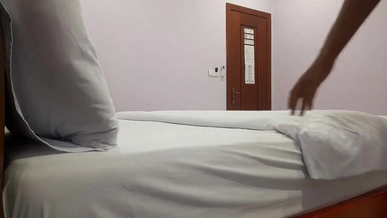 Kızgın adam ateşli sikiş bestriend widow neigbor endonezya amcığını derinden sikip döle sokuyor 01