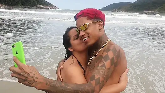 Aktor mainan terkenal ngentot aku di gubuk kayu sampai crot di mulutku