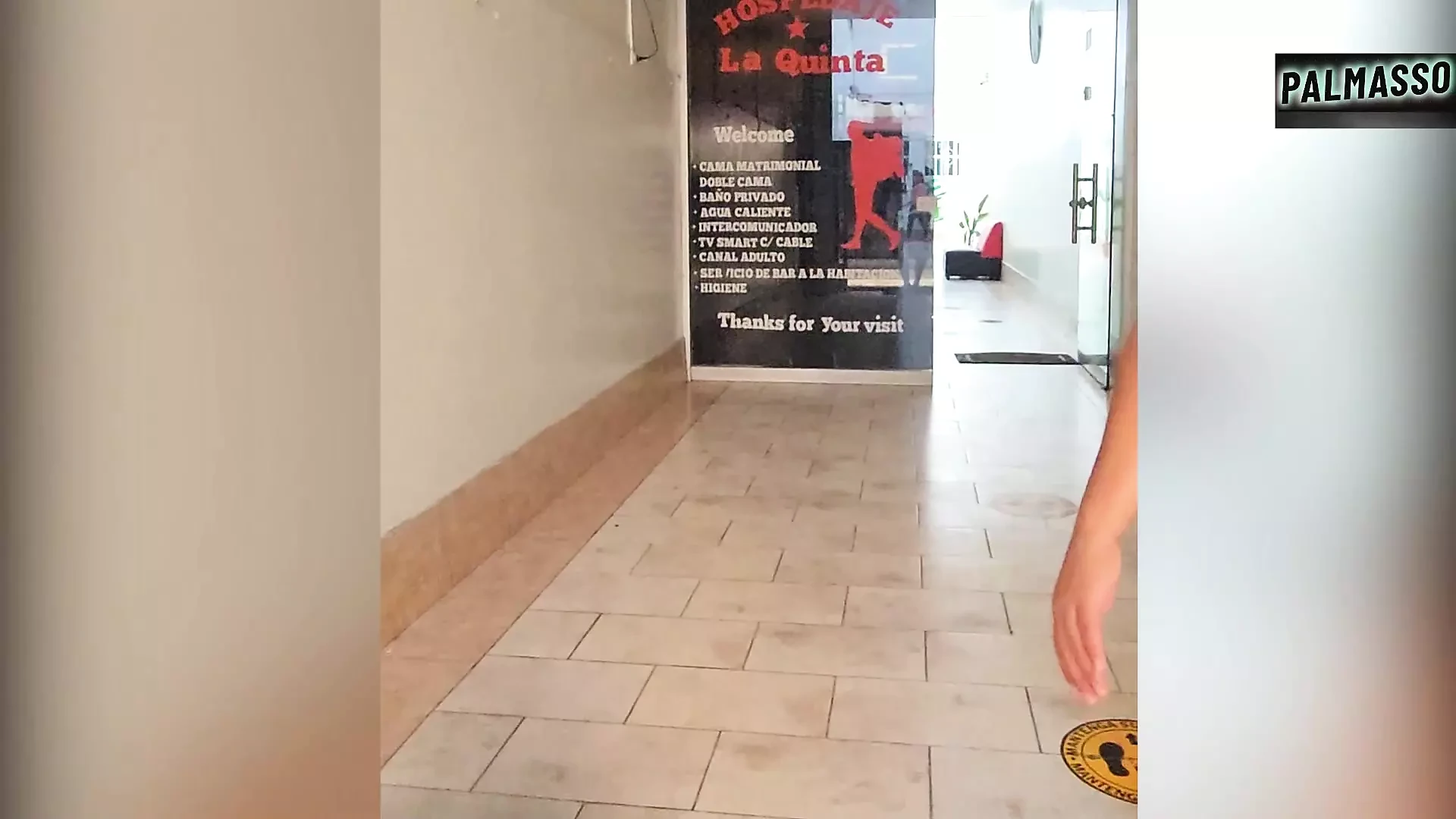 这真的是真正的自制色情片！我在街上发现了一个陌生人