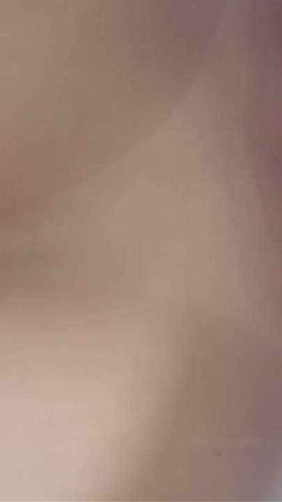 我的继女在TIKTK上分心，弯下腰去看那个著名女孩，结果被操了 | 短片 1