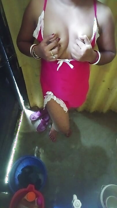 Vídeo MMS da bhabhi indiana na casa de banho