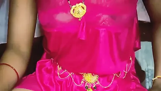 Brother-in-law made a doggy and fucked a sexy sister-in-law. He went to Sula's sister-in-law's room and climbed naked. Tearing her delicate with a desi