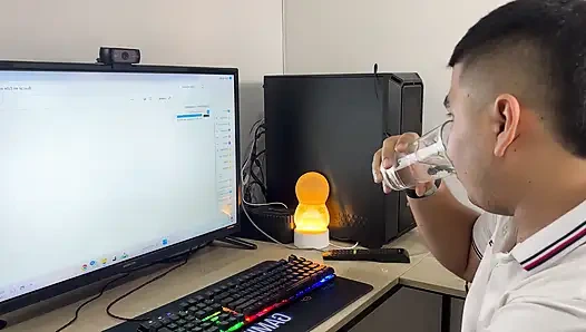 Allein zu Hause mit meinem Stiefbruder, ich brauche etwas Sperma