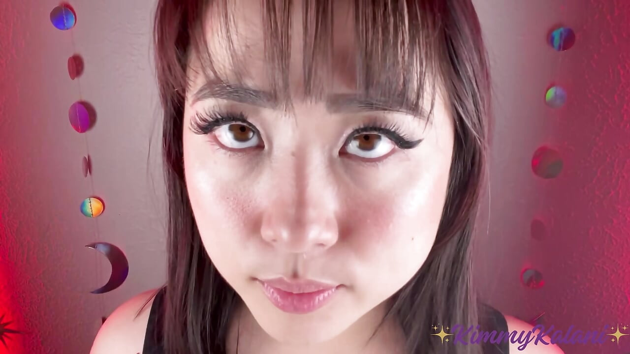 Iubita ta asiatică cerșind spermă pe fața ei Ahegao -ASMR joi