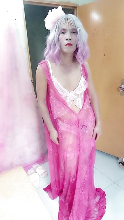 Transgender Oanh Le wears a sexy dress and masturbates.