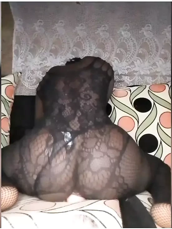 Pacar kulit hitam sempurna: gaya, pesona, dan kebahiaan
