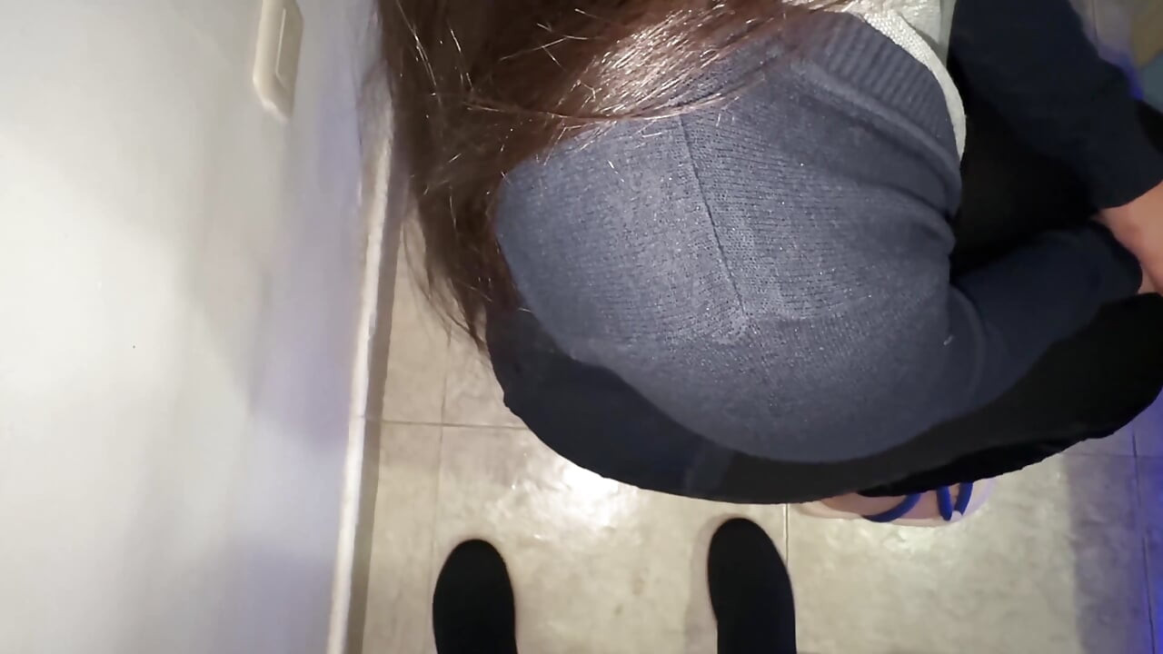 He Shows His Penis to the Big-assed Girl and They End up Having Sex