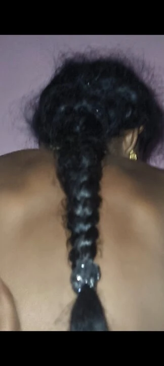 Telugu larki oongli kar rahi hai