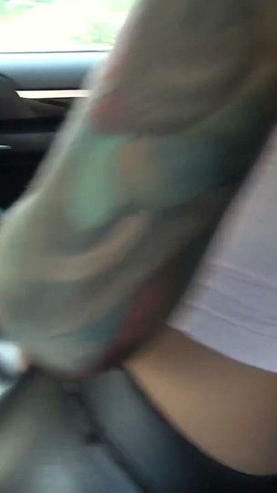 LATINA ALLEMANDE SE FAIT BAISE DANS UNE PORSCHE CAYENNE | Clip 1
