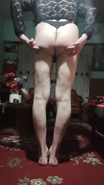 сексуальные ступни и задница фембой