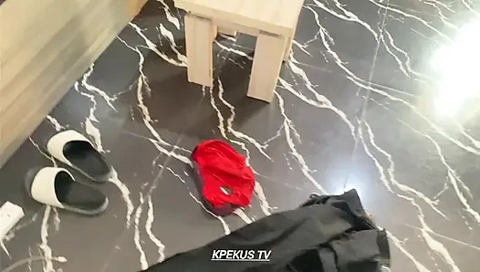 Egzotik Afrikalı minyon sıska üvey kız kardeş erkek kardeşinin en iyi arkadaşı tarafından sert sikiliyor