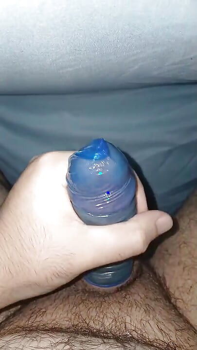 17cm Filling up a blue condom in the morning