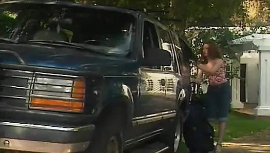 Lola martin dientot habis-habisan di meja biliar