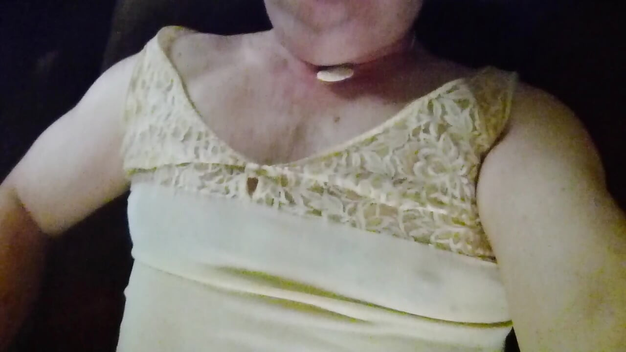 Andreas Masturbiert Als Crossdresser
