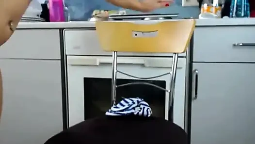 Ateşli sexydea canlı web kamerasında oynuyor