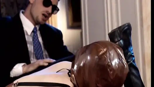 Немецкие шлюшки в кожаных масках занимаются анальным групповом сексом