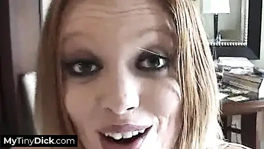 Pelacur hot lagi asik nyepong kontol kecil pacarnya