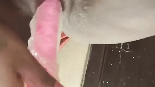 Evli kadın amının içine bir oyuncak sokuyor